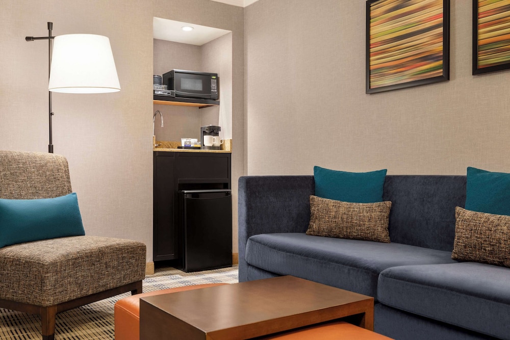 Embassy Suites by Hilton Kansas City Overland Park - photo 20