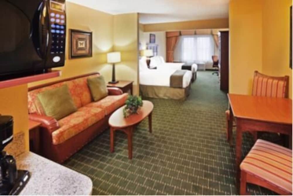 The Q Hotel & Suites - photo 29