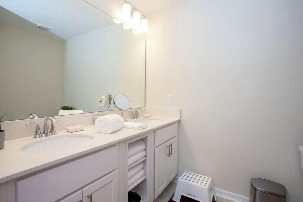 Gorgeous Two Bedroom Apt Close to Disney 306 4721 Storey Lake Resort - photo 12