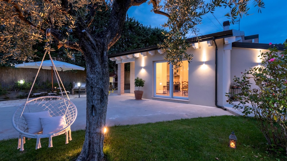 Dimora Campo Delle Mura 4 2 Emma Villas — 4-Star Luxury Hotel in Acquaviva Picena, Italy