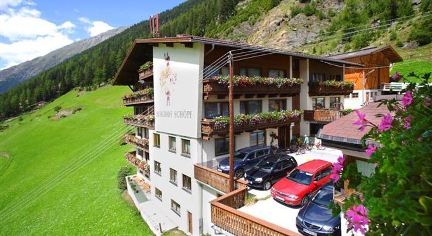 Gästehaus Berghof Schöpf — 4-Star Luxury Hotel in Laengenfeld, Austria