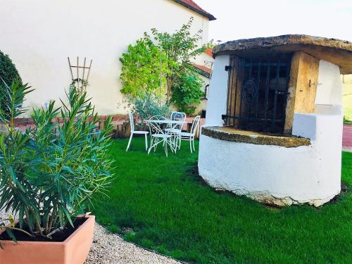 Au Clos Des Ormes - carbon neutral hotel in Unknown City