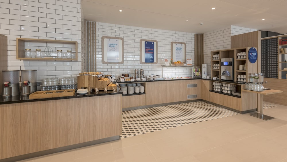 Holiday Inn Express Hotel & Suites Schulenburg by IHG - photo 68