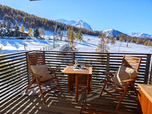 Hostdomus Suite Les Etoiles — 4-Star Luxury Hotel in Sestriere, Italy