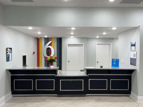 Super 8 by Wyndham West Columbia Airport - photo 7