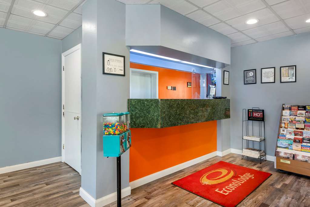 Econo Lodge Cortland - photo 5