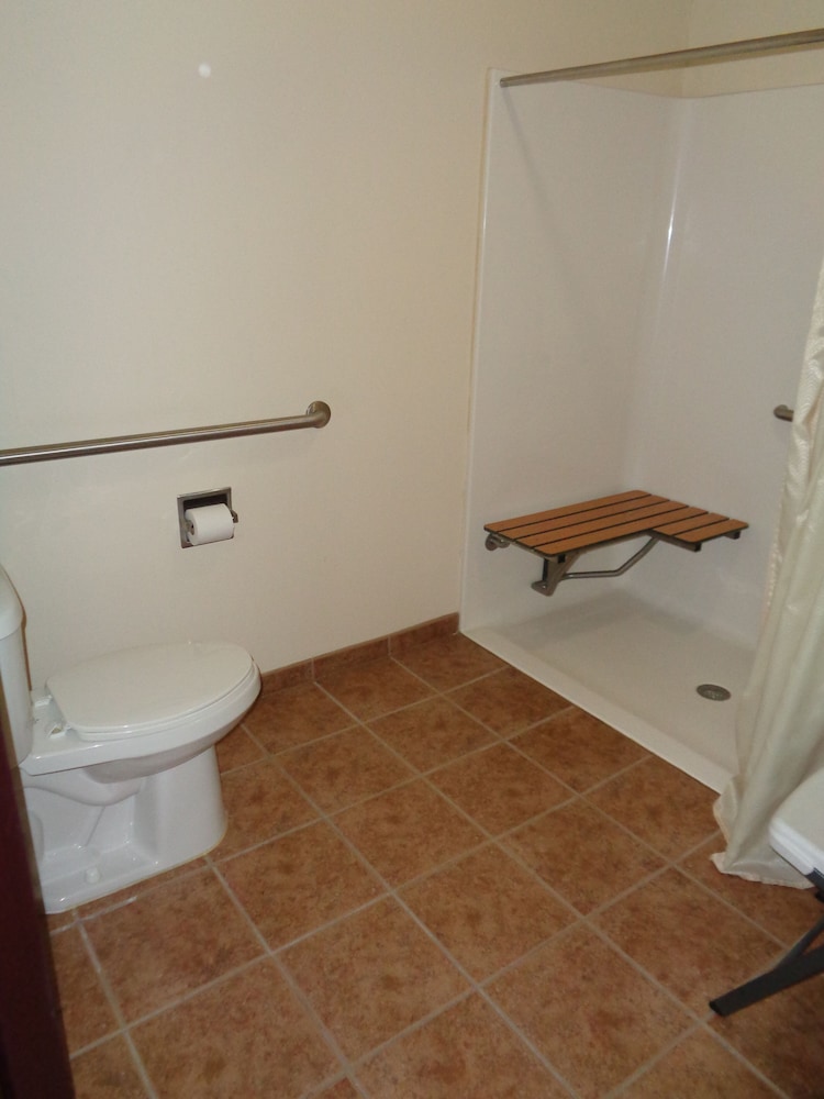 Fairgrounds Inn - photo 18