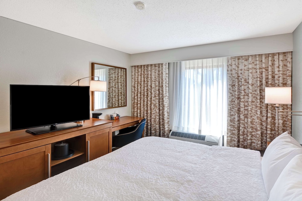Hampton Inn Memphis Poplar - photo 9