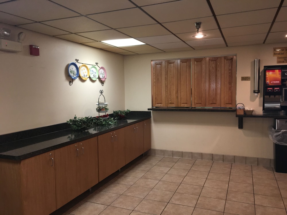 Grand Northern Inn - photo 10