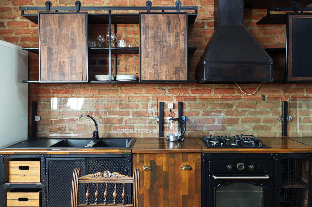 Vintage Mezzanine Apt in City Center By Wehost