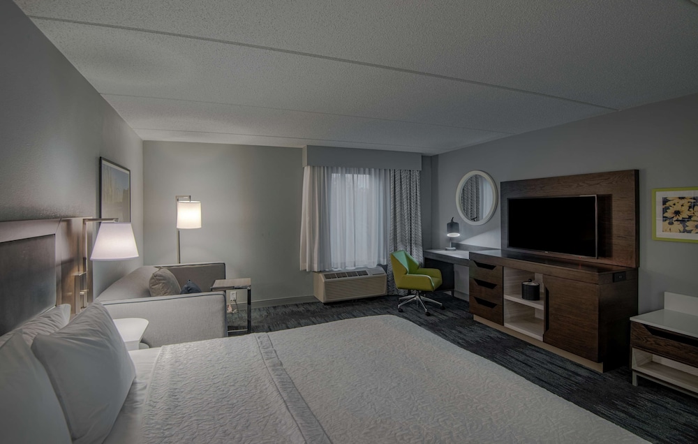 Hampton Inn Waldorf - photo 8