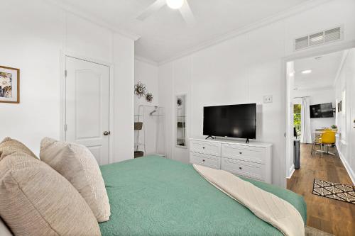Treetop Cottage 3 Blocks From Historic District — 4-Star Luxury Hotel in Saint Augustine, United States