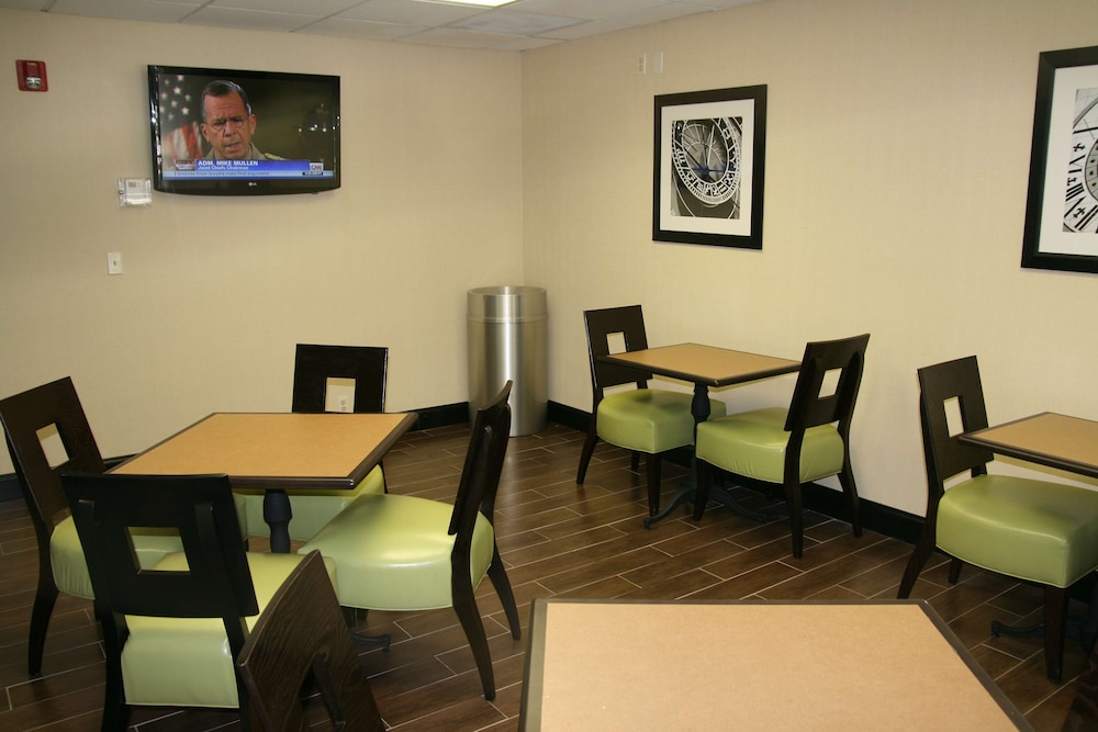 Hampton Inn Olive Branch - photo 2