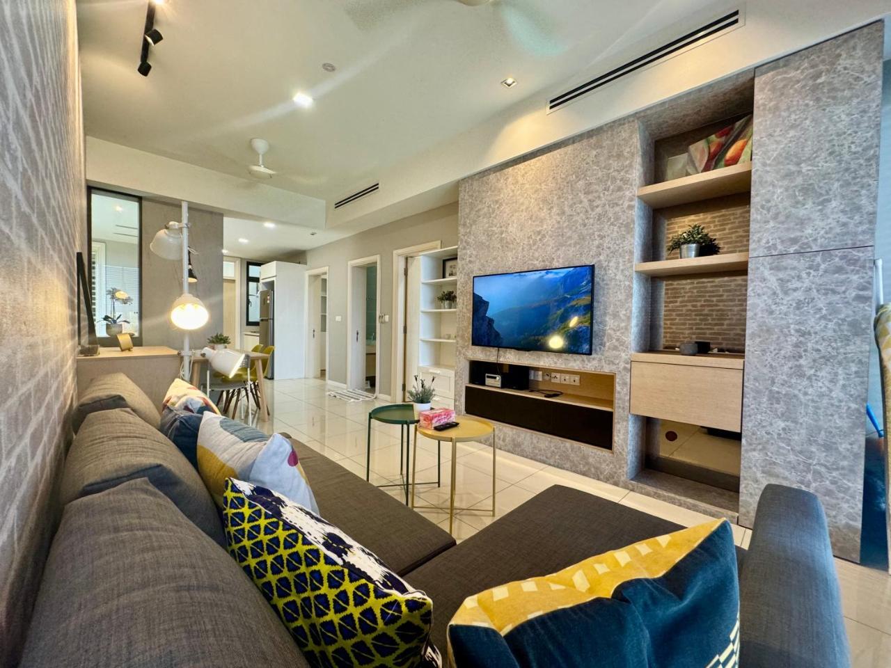 Designer Touch Luxurious Stay with Infinity Pool — 4-Star Luxury Hotel in Petaling Jaya, Malaysia
