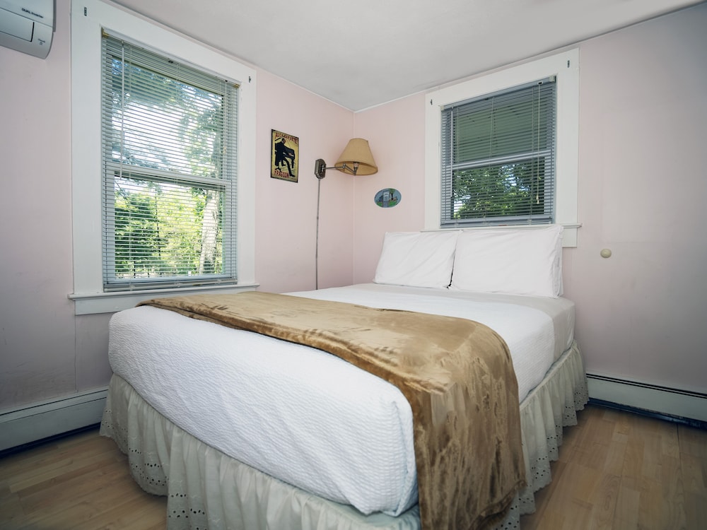Hampton's Vacation Inn - photo 10