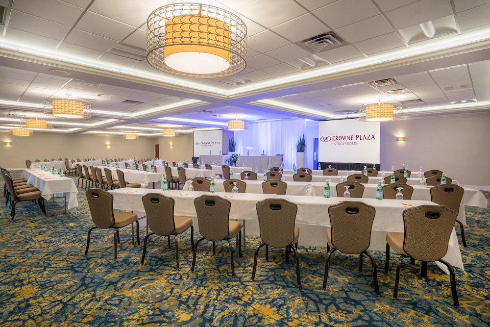 Crowne Plaza Suites Pittsburgh South by IHG - photo 76