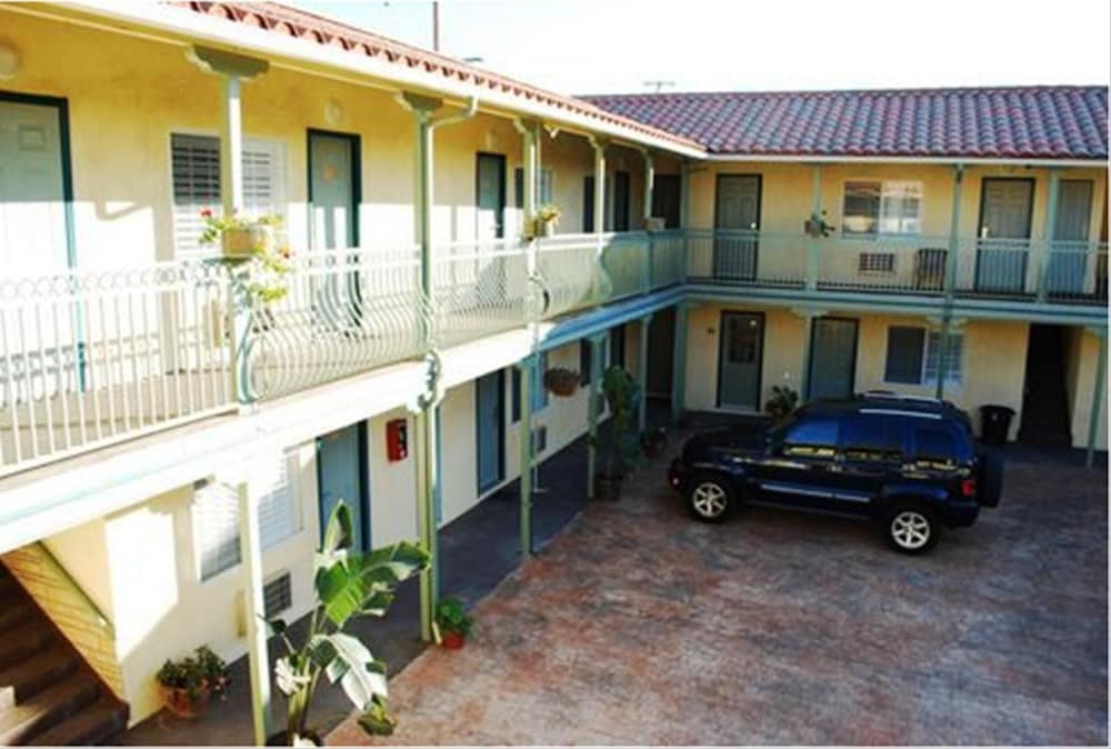 Bella Capri Inn - photo 52