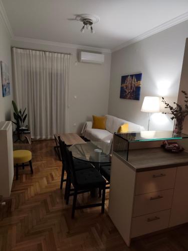 Μ&Κ Your Athens Home Νewly renovated 2bd apartment in family neighborhood close to city center — 4-Star Luxury Hotel in Athens, Greece