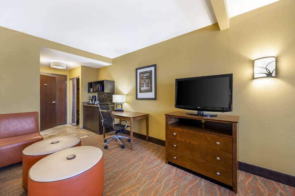 Best Western Plus Tupelo Inn & Suites - photo 11