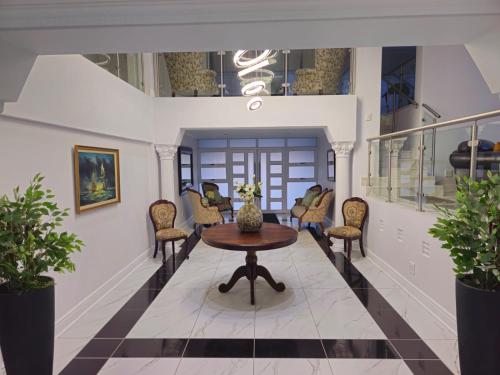 Sixty On Whales - last minute hotel in Unknown City
