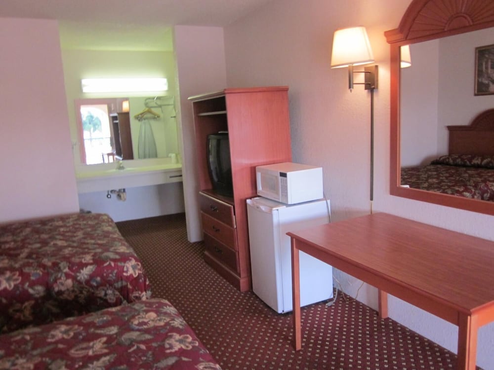 Westmont Inn Lakeland - photo 10