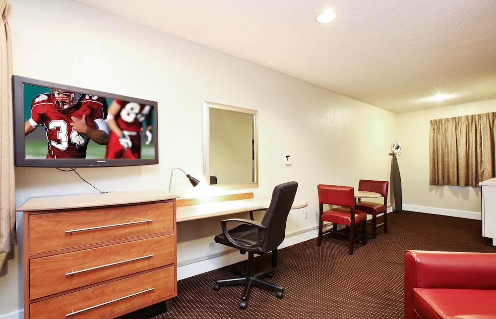 Red Roof Inn Santa Ana - photo 6