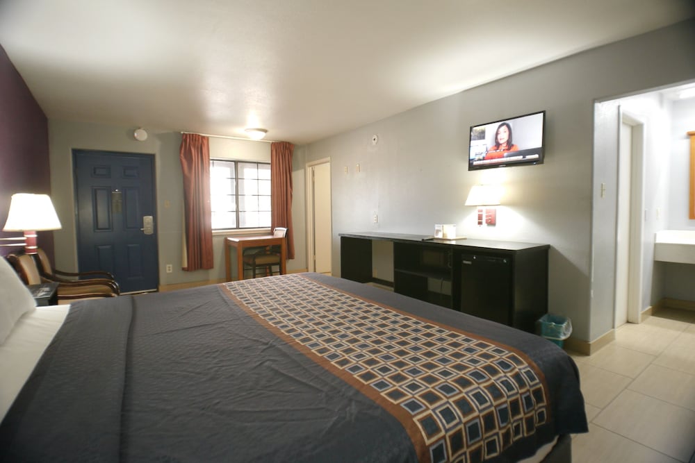 Texas Inn Airport McAllen - photo 8