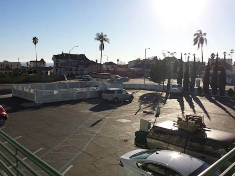 Travelers Beach Inn - photo 16