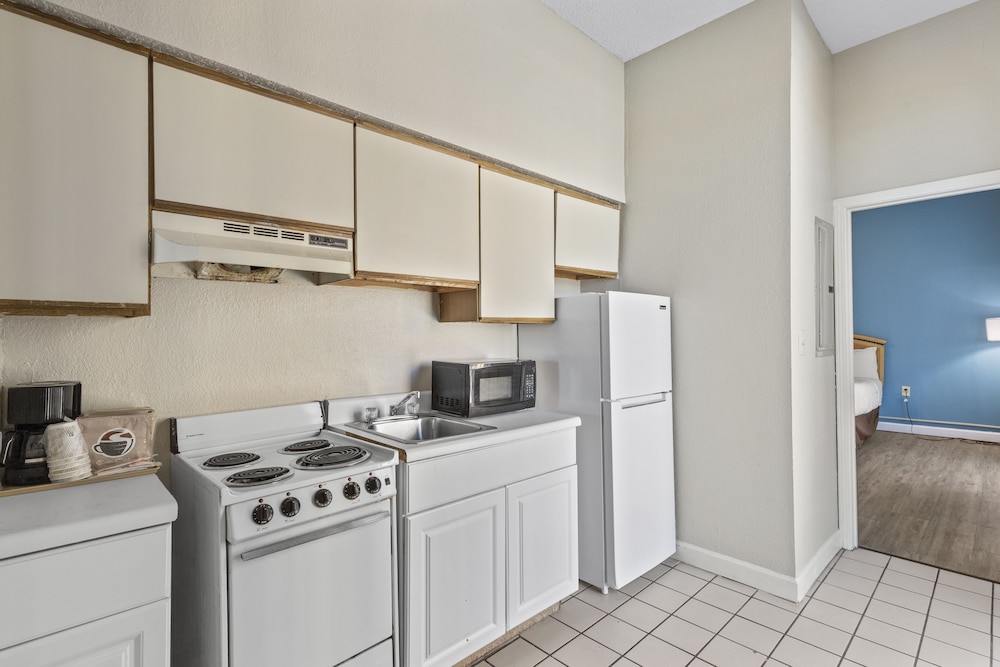 Ocean Crest Inn and Suites - photo 52