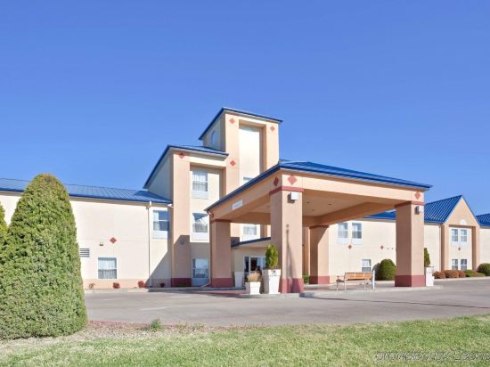 Days Inn by Wyndham Dodge City - photo 3