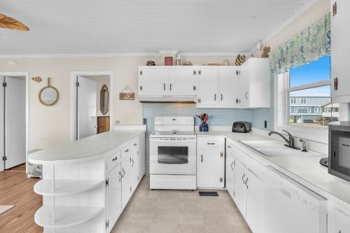 The Beach Fact Oar by Oak Island Accommodations - photo 45