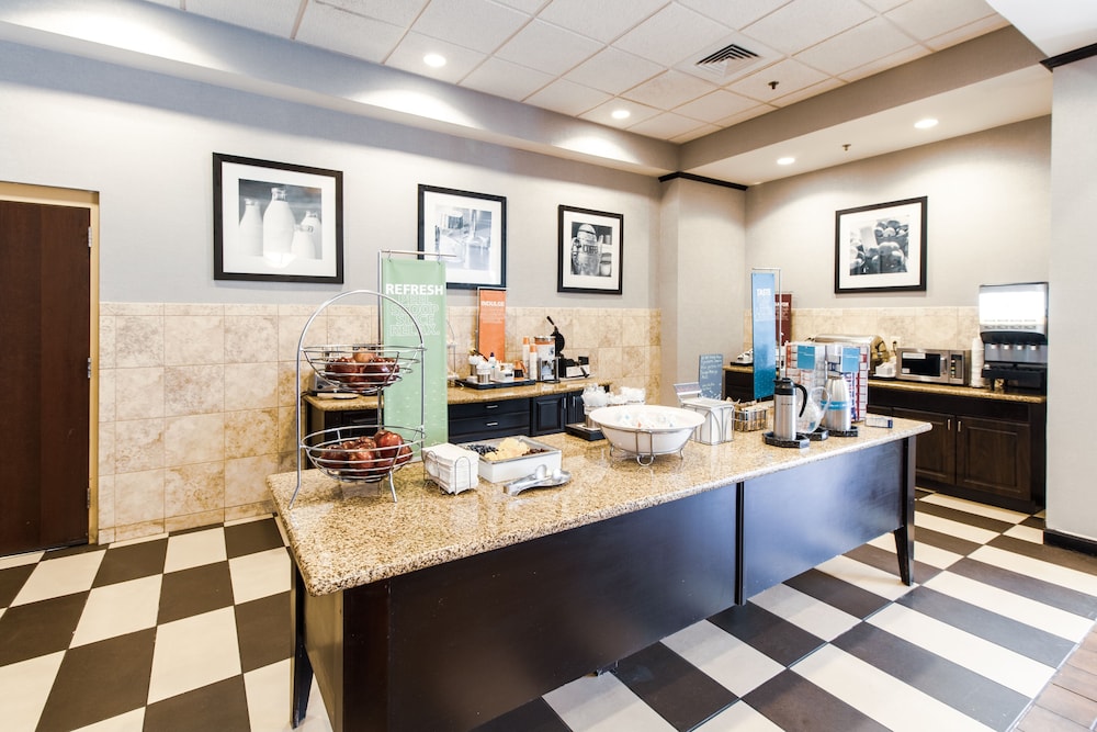 Hampton Inn & Suites Huntsville Hampton Cove - photo 28