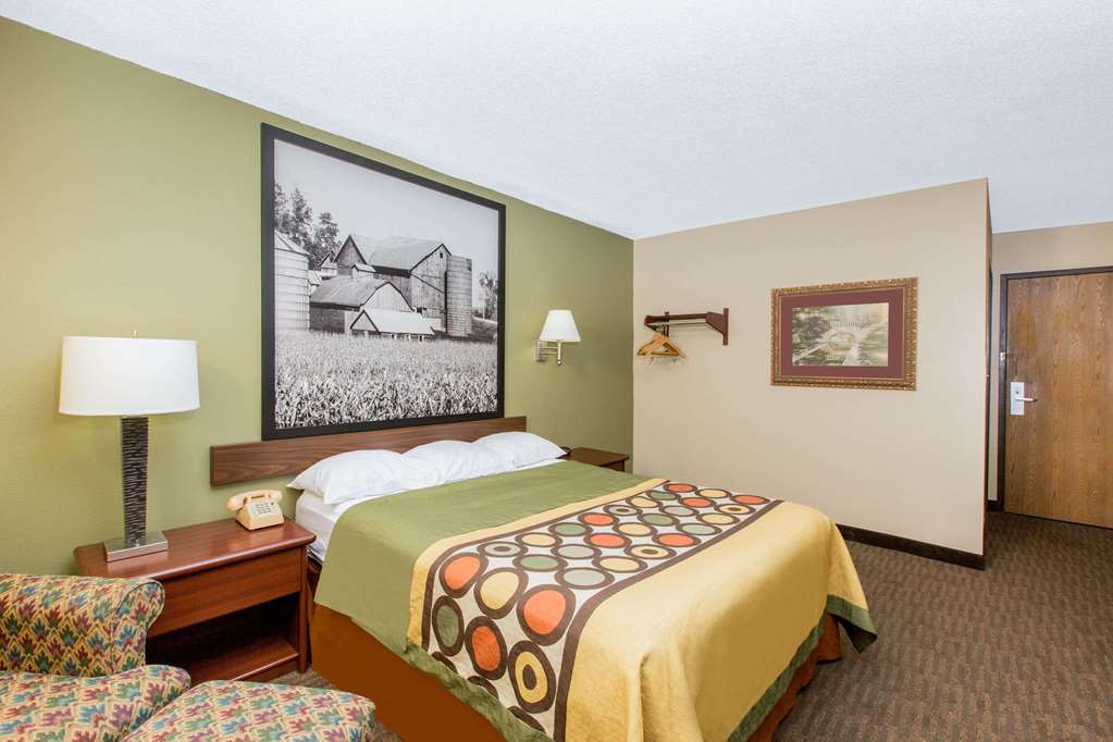 Super 8 by Wyndham Fairmont - photo 13