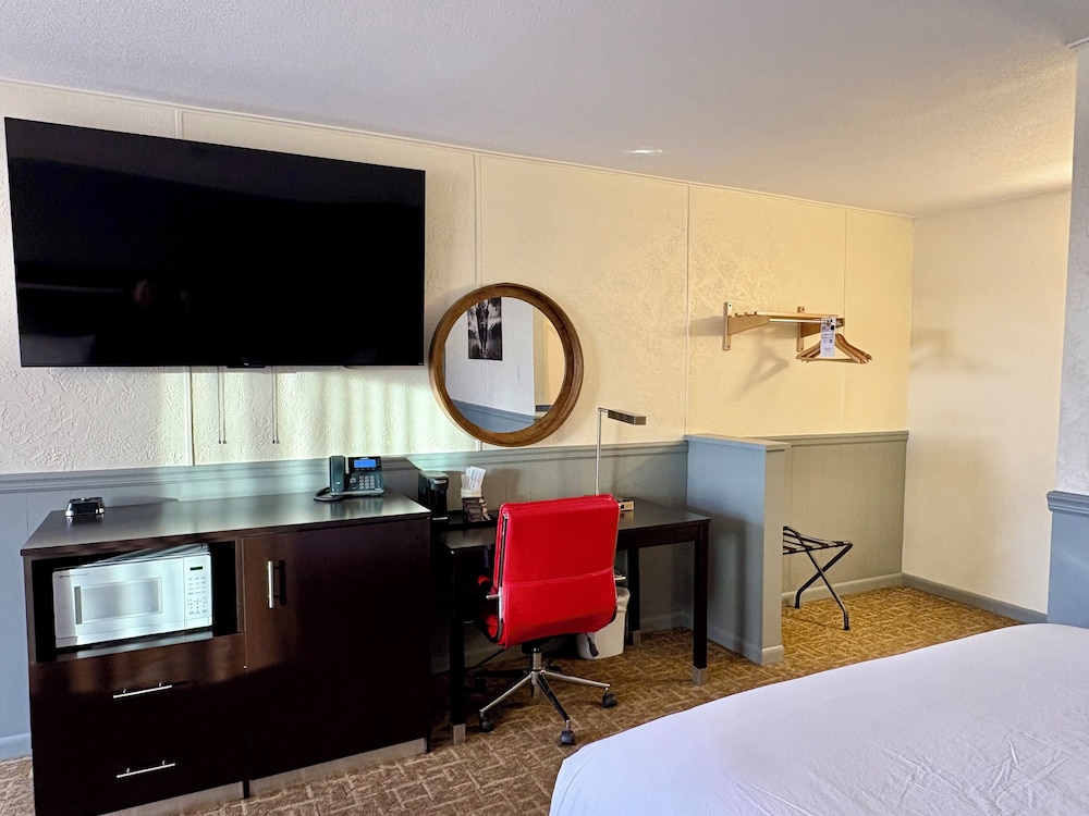 Americas Best Value Inn Wall - photo 35