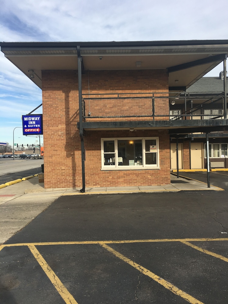 Midway Inn & Suites - photo 17