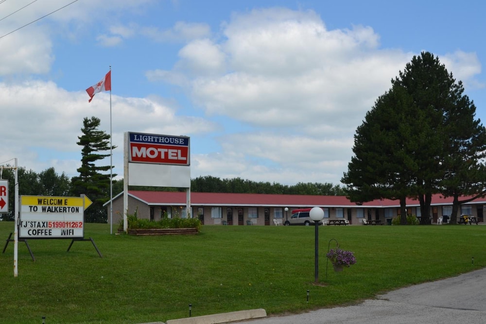 Lighthouse Motel - carbon neutral hotel in Kincardine