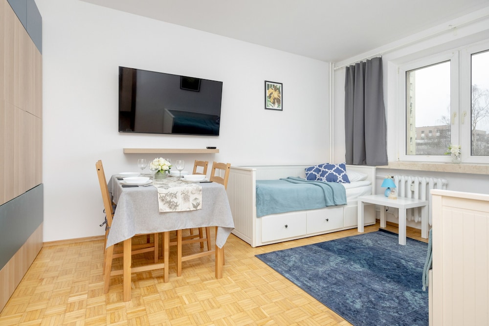 Spacious Apartment with Three Bedrooms in Warsaw by Noclegi Renters — 4-Star Luxury Hotel in Warsaw, Poland