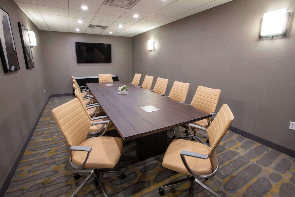 Hampton Inn & Suites Cincinnati Kenwood - photo 60