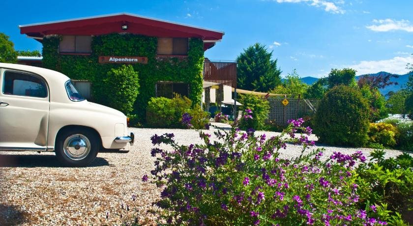 Alpenhorn Holiday Units in Bright, Australia