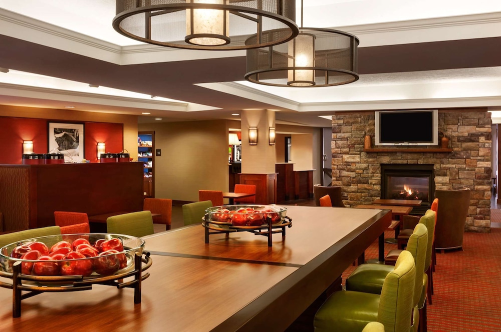 Hampton Inn Colchester - photo 2