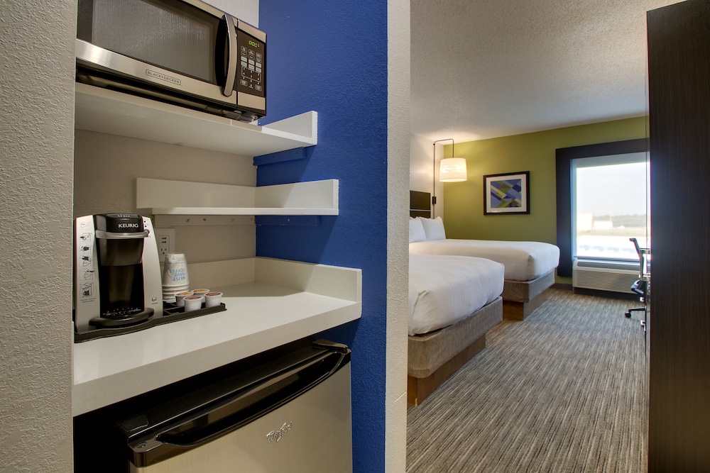 Holiday Inn Express & Suites Lebanon by IHG - photo 15