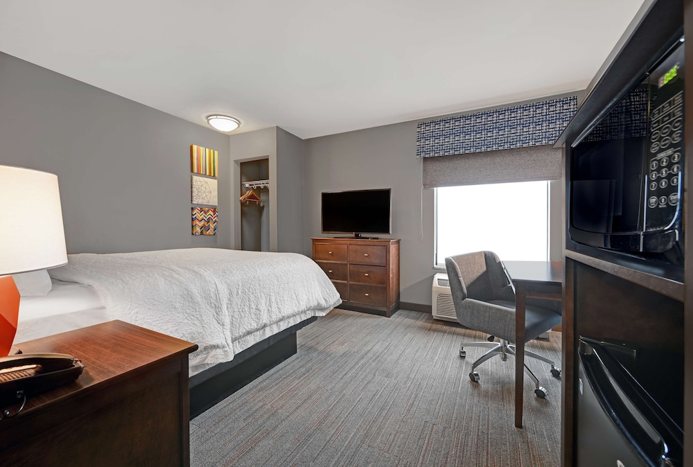 Hampton Inn Farmington - photo 19
