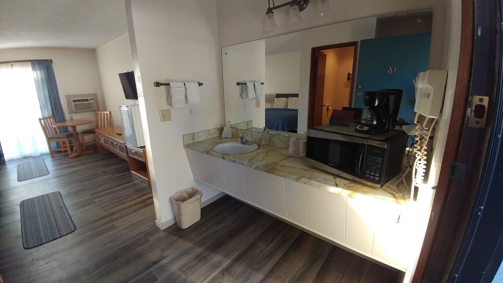 Colwell Inn - photo 10