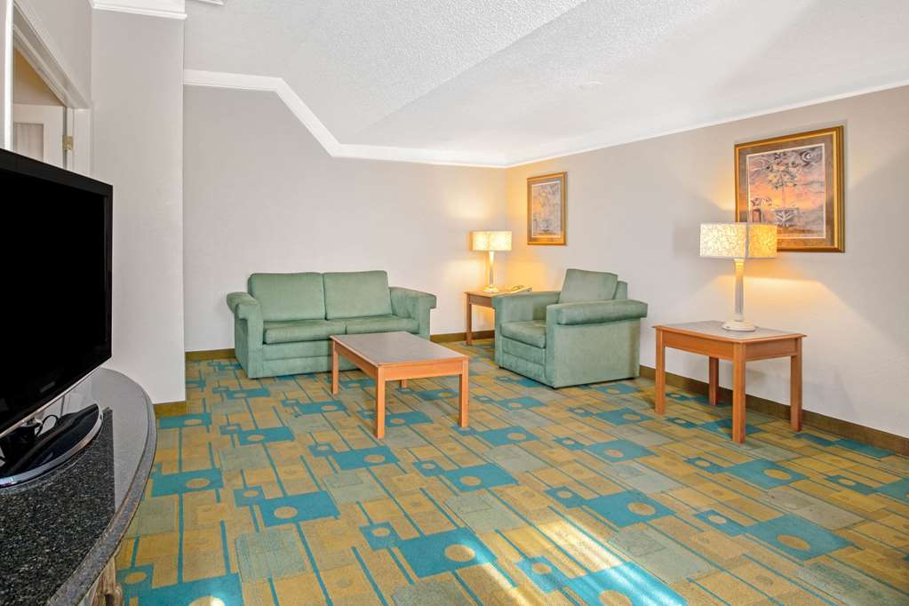 La Quinta Inn by Wyndham El Paso Cielo Vista - photo 27