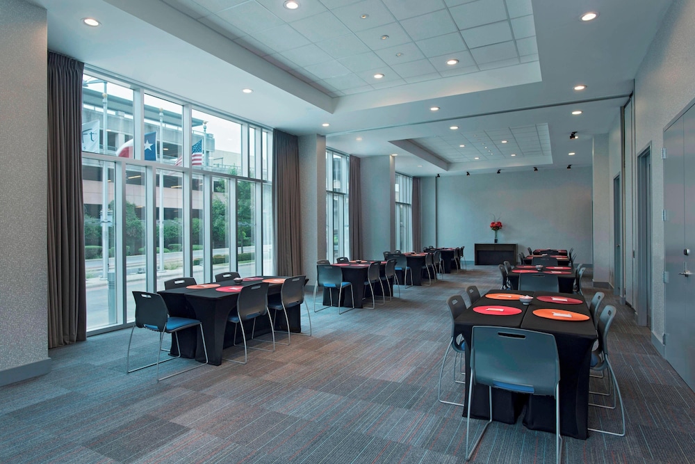 Aloft Austin at The Domain - photo 43