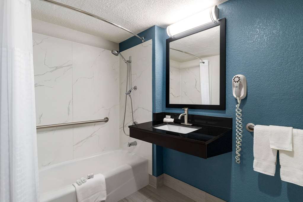La Quinta Inn by Wyndham Victoria - photo 36