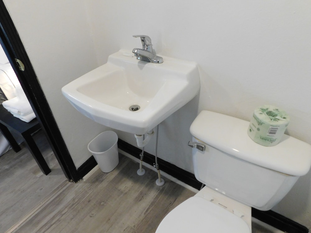 Spruce Pine Inn - photo 17