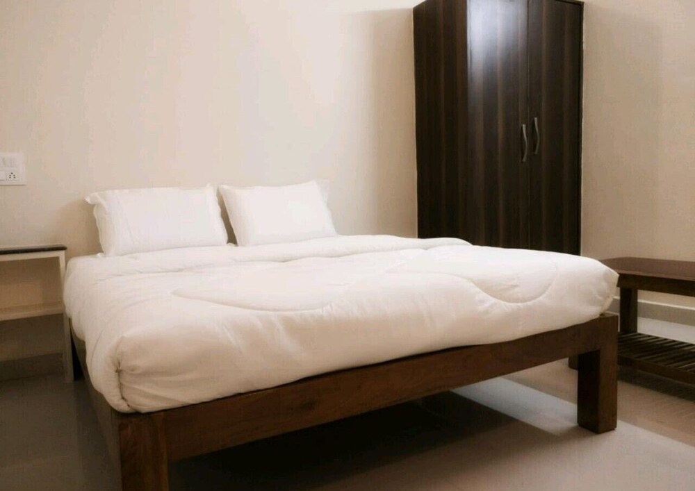 Hotel Krishna Inn by iROOMZ in Anantapur, India