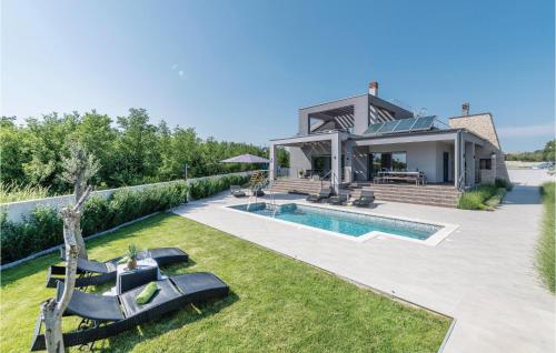 Cozy Home In Galizana With Kitchen — 5-Star Luxury Hotel in Galizana, Croatia