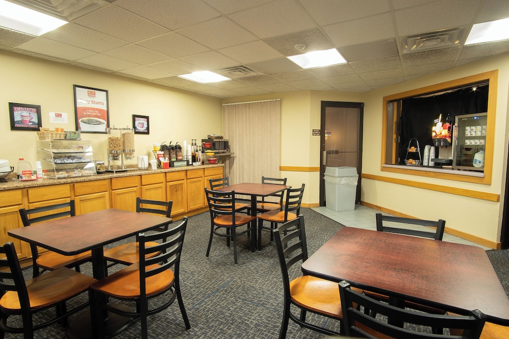 Coratel Inn & Suites By Jasper River Falls - photo 18